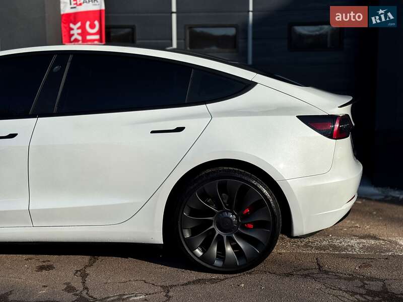 Седан Tesla Model 3 2023 в Києві