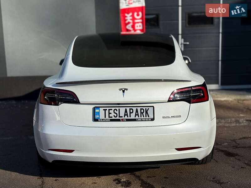 Седан Tesla Model 3 2023 в Києві