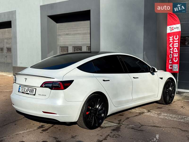 Седан Tesla Model 3 2023 в Києві