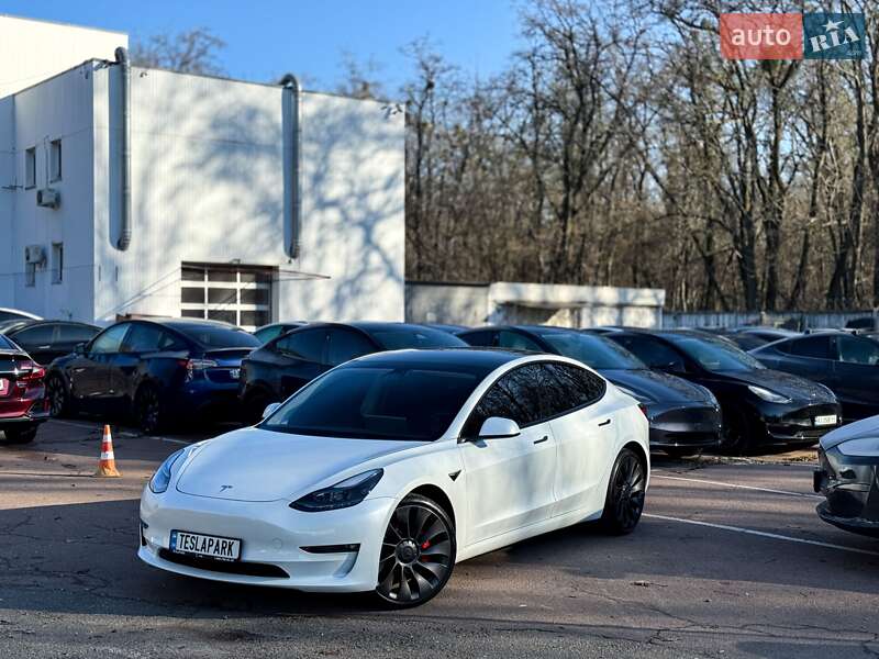 Седан Tesla Model 3 2023 в Києві