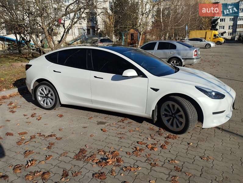 Седан Tesla Model 3 2021 в Львові