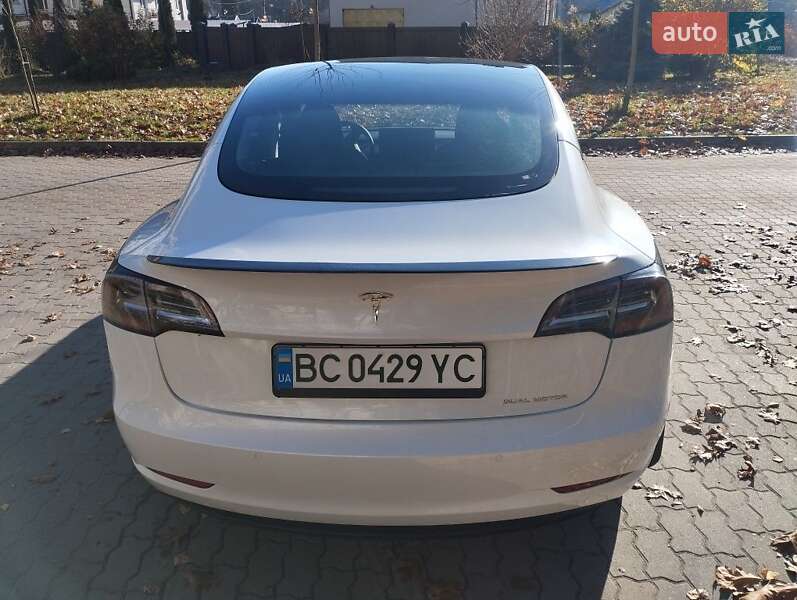 Седан Tesla Model 3 2021 в Львові