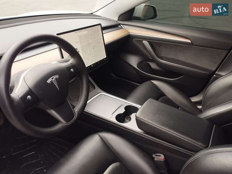 Седан Tesla Model 3 2021 в Львові