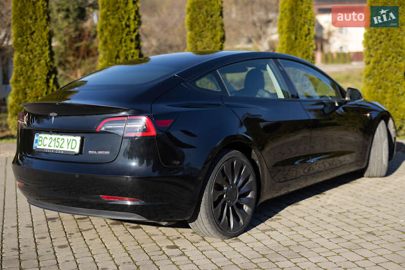 Седан Tesla Model 3 2021 в Львові
