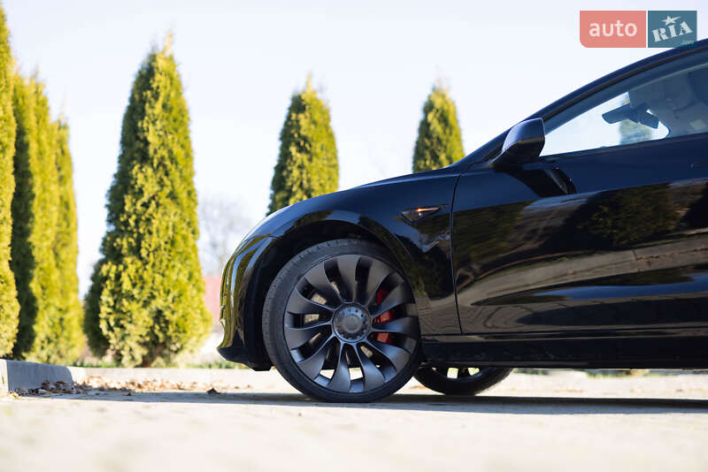 Седан Tesla Model 3 2021 в Львові