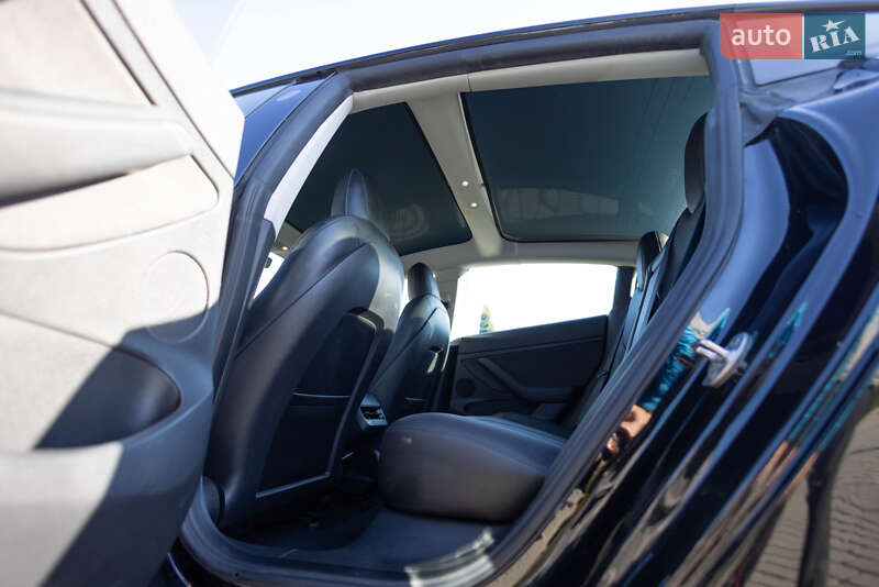 Седан Tesla Model 3 2021 в Львові