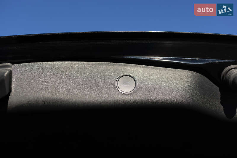 Седан Tesla Model 3 2021 в Львові