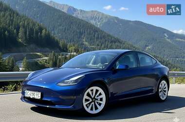 Седан Tesla Model 3 2022 в Львове