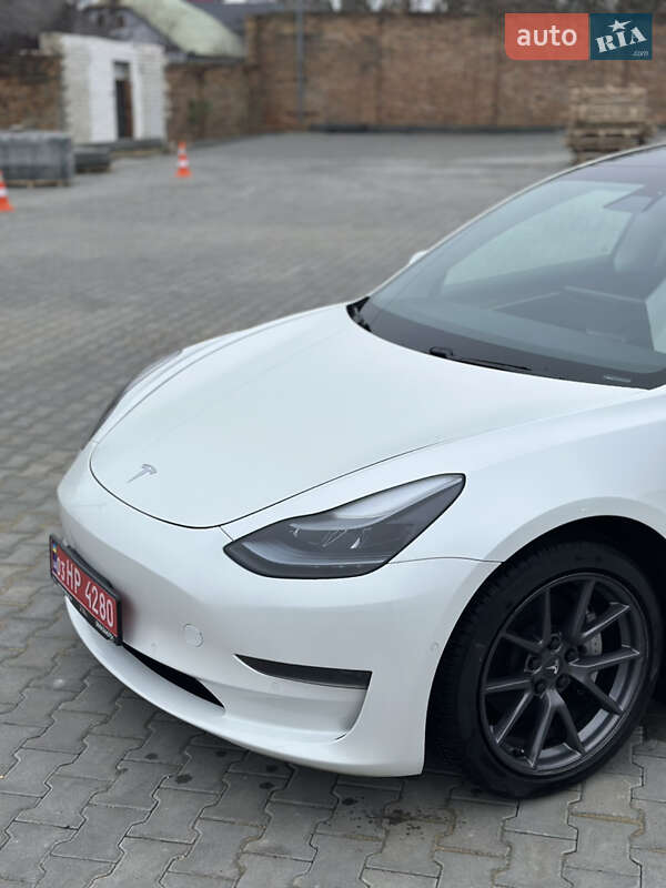 Седан Tesla Model 3 2021 в Дубно