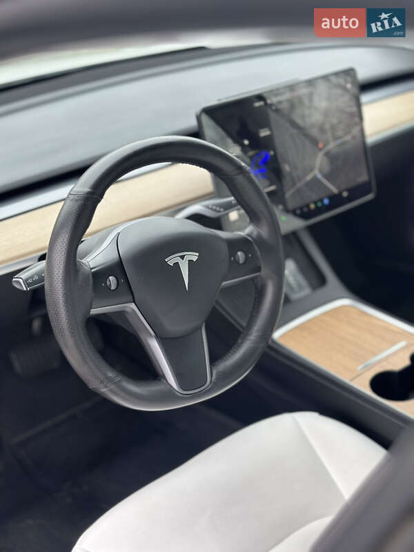 Седан Tesla Model 3 2021 в Дубно
