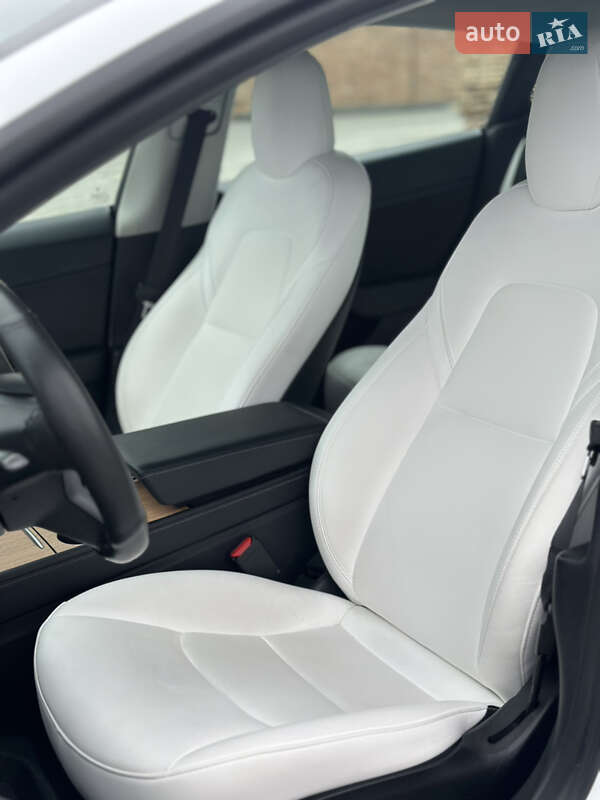 Седан Tesla Model 3 2021 в Дубно