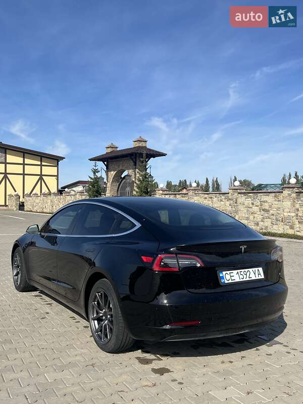 Седан Tesla Model 3 2019 в Черновцах