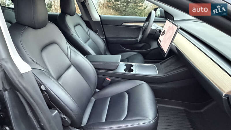 Седан Tesla Model 3 2021 в Луцьку