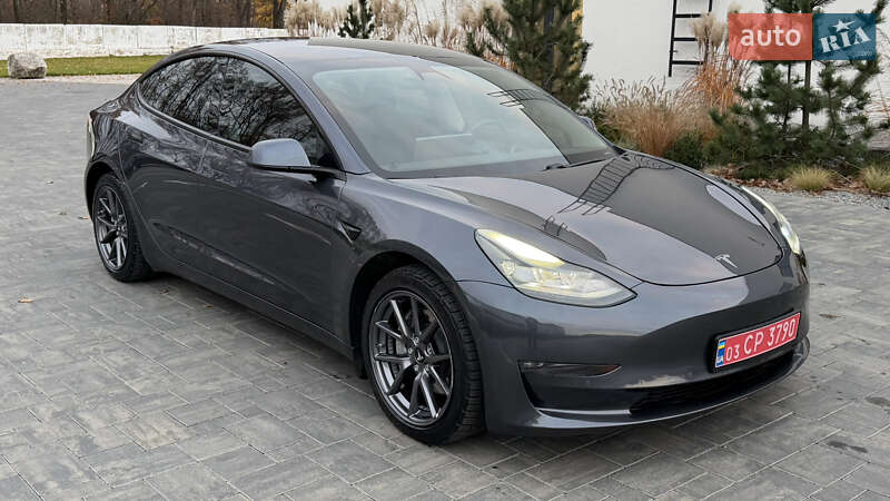 Седан Tesla Model 3 2021 в Луцьку