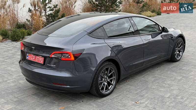 Седан Tesla Model 3 2021 в Луцьку