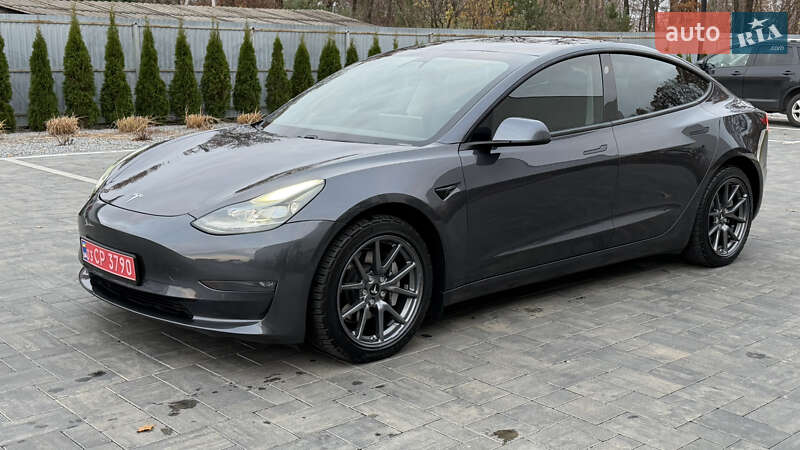 Седан Tesla Model 3 2021 в Луцьку