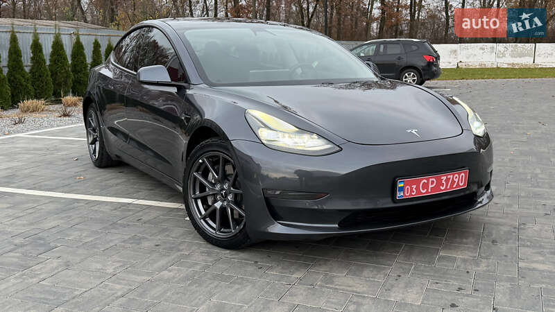Седан Tesla Model 3 2021 в Луцьку
