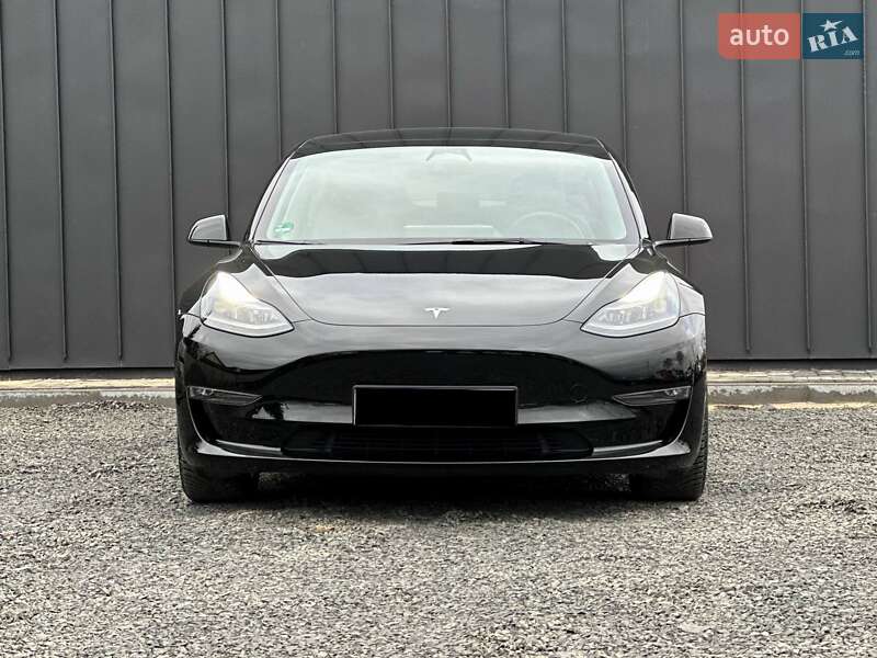 Седан Tesla Model 3 2022 в Луцке