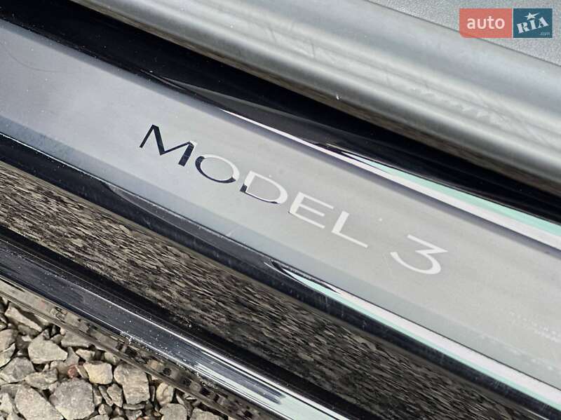Седан Tesla Model 3 2022 в Луцке