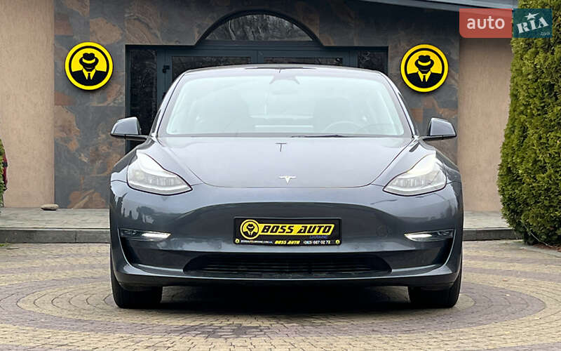 Седан Tesla Model 3 2022 в Львове