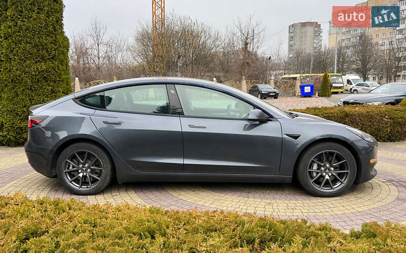 Седан Tesla Model 3 2022 в Львове