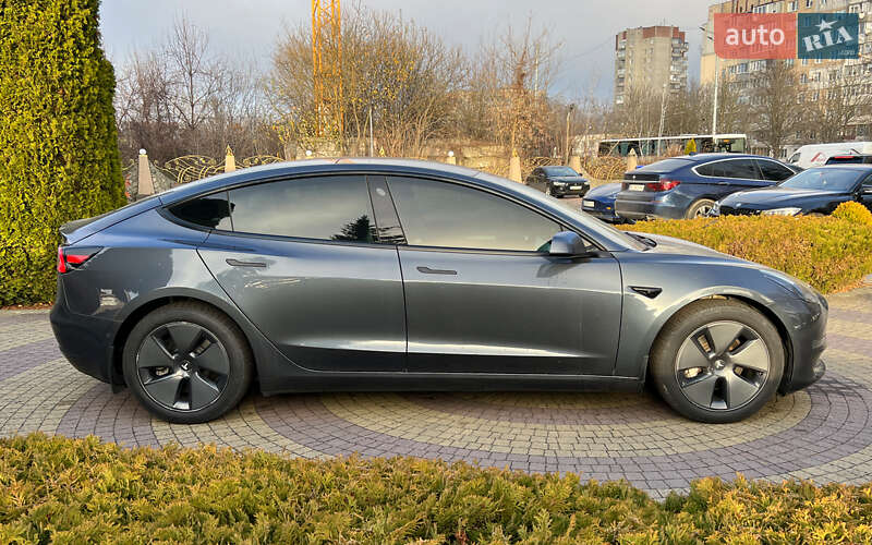 Седан Tesla Model 3 2022 в Львове