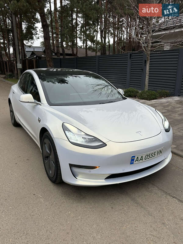 Седан Tesla Model 3 2019 в Киеве