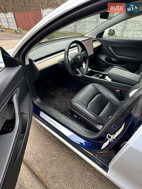 Седан Tesla Model 3 2019 в Киеве
