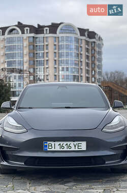 Седан Tesla Model 3 2019 в Кременчуці