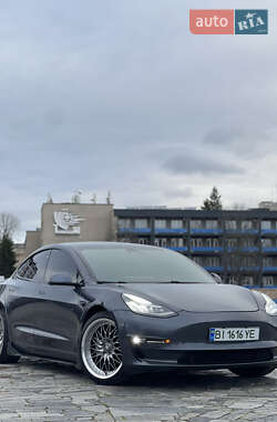Седан Tesla Model 3 2019 в Кременчуці
