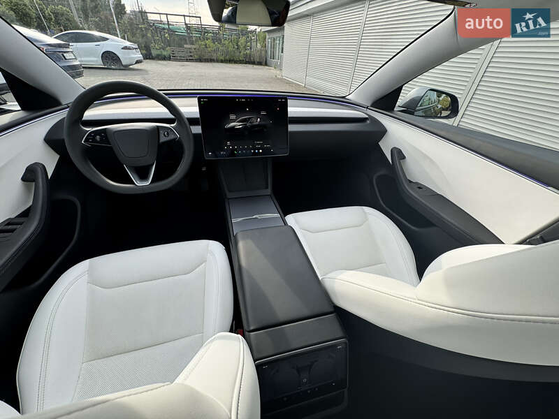 Седан Tesla Model 3 2024 в Днепре