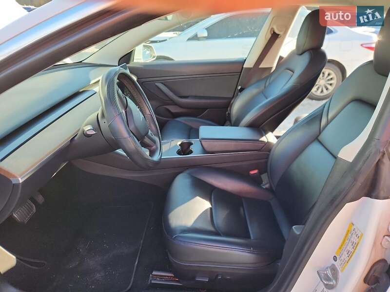 Седан Tesla Model 3 2019 в Івано-Франківську