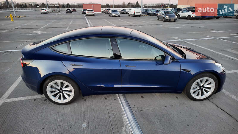 Седан Tesla Model 3 2020 в Львове