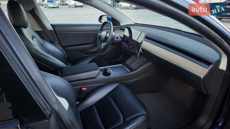 Седан Tesla Model 3 2020 в Львове