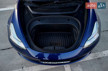 Седан Tesla Model 3 2020 в Львове