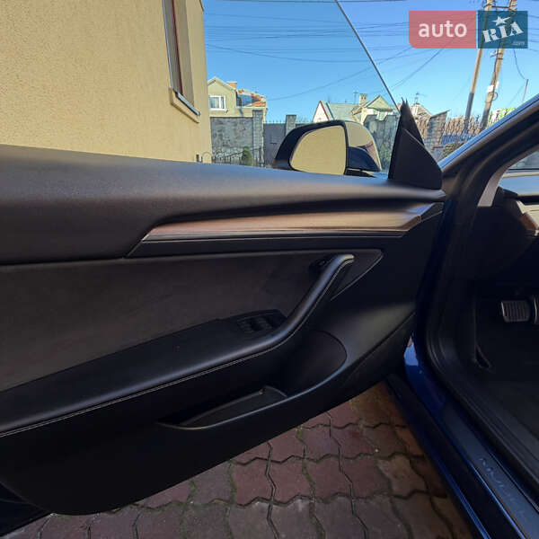 Седан Tesla Model 3 2022 в Львові
