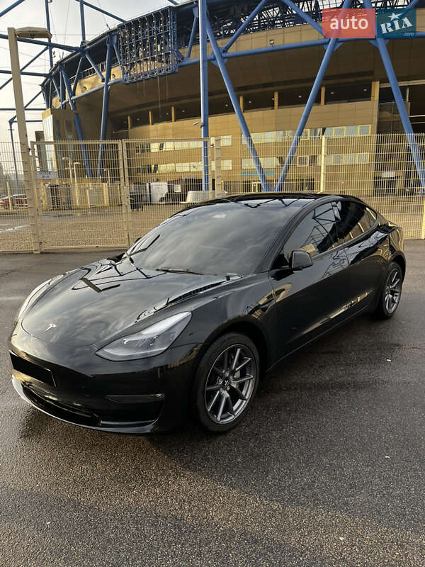 Седан Tesla Model 3 2023 в Харкові