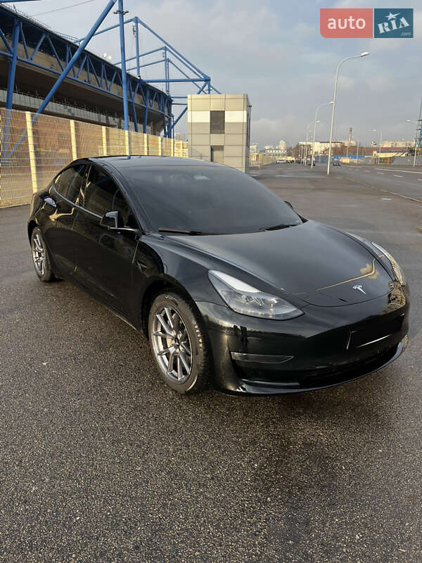 Седан Tesla Model 3 2023 в Харкові