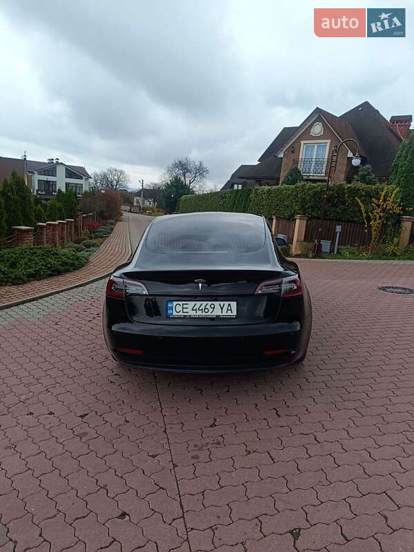 Седан Tesla Model 3 2019 в Черновцах