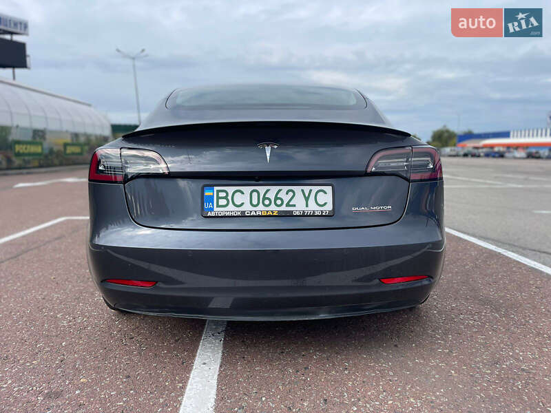 Седан Tesla Model 3 2019 в Львові