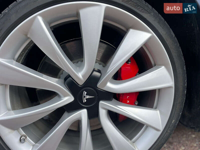 Седан Tesla Model 3 2019 в Львові