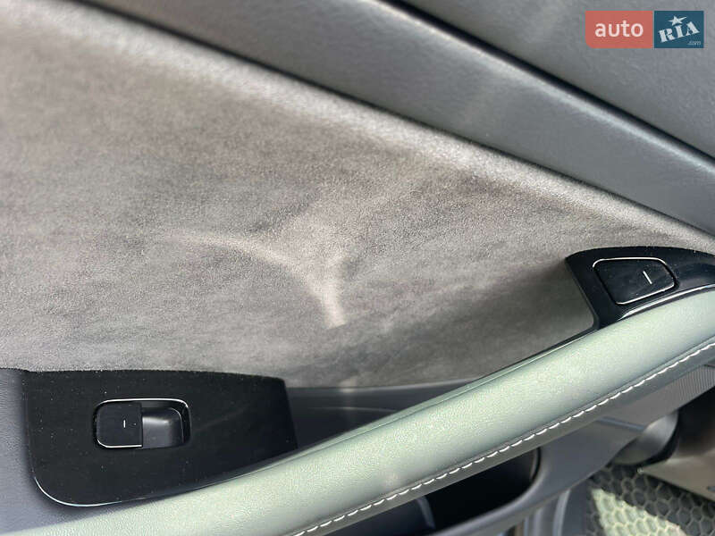 Седан Tesla Model 3 2019 в Львові