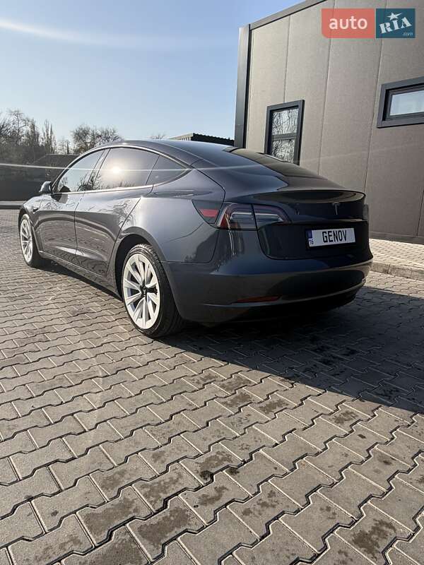 Седан Tesla Model 3 2023 в Одесі