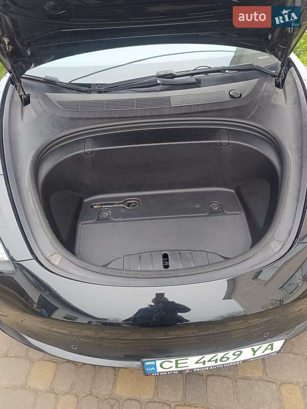 Седан Tesla Model 3 2019 в Черновцах