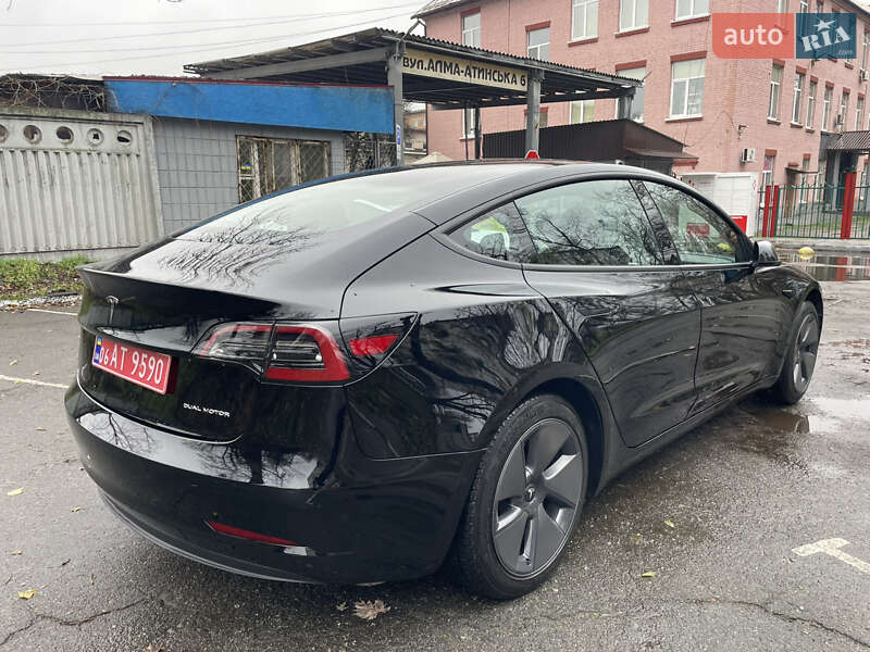 Седан Tesla Model 3 2023 в Киеве