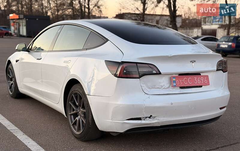 Седан Tesla Model 3 2021 в Ровно