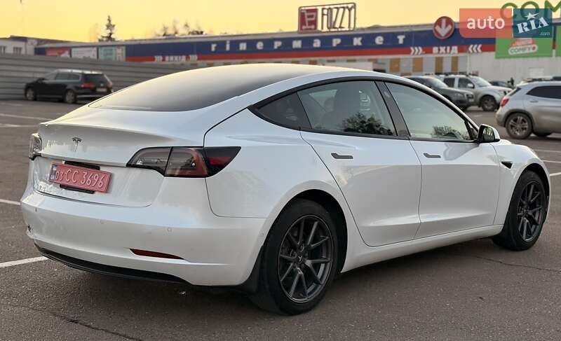 Седан Tesla Model 3 2021 в Ровно