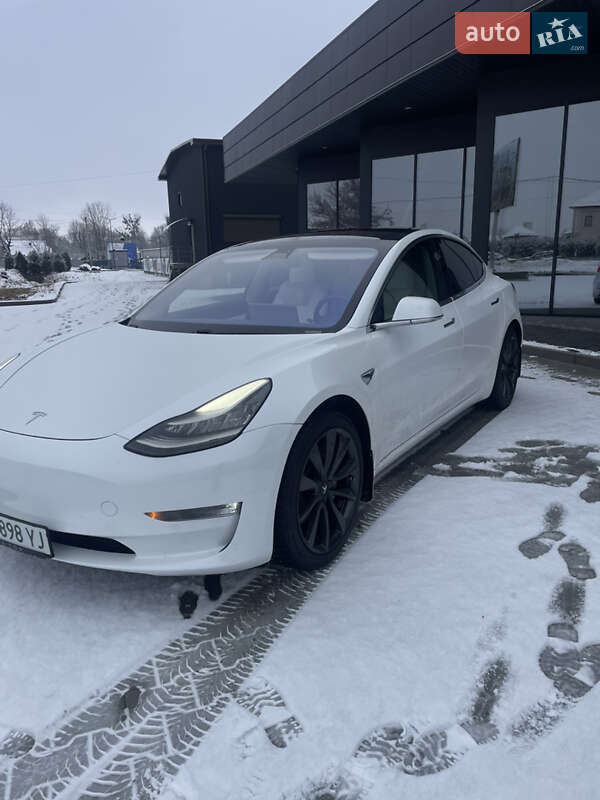 Седан Tesla Model 3 2018 в Львове