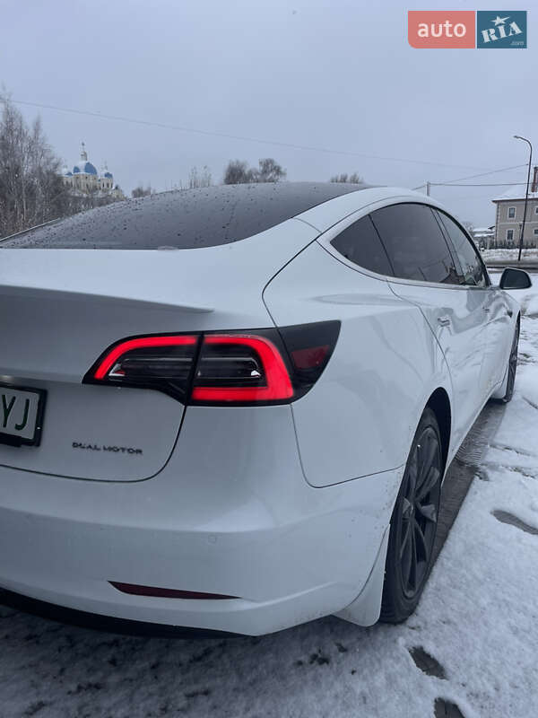 Седан Tesla Model 3 2018 в Львове