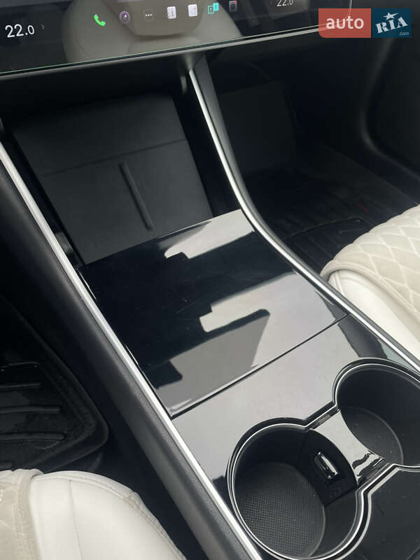 Седан Tesla Model 3 2018 в Львове